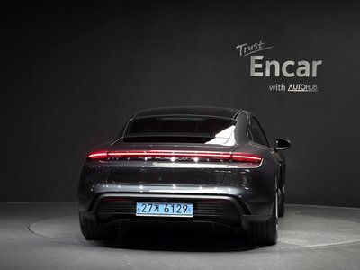 PORSCHE TAYCAN - 3