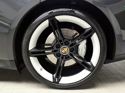 PORSCHE TAYCAN - 8
