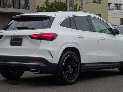 MERCEDES-BENZ GLA - 4