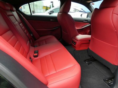2021 Lexus IS — миниатюра 33