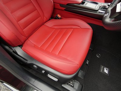 2021 Lexus IS — миниатюра 19
