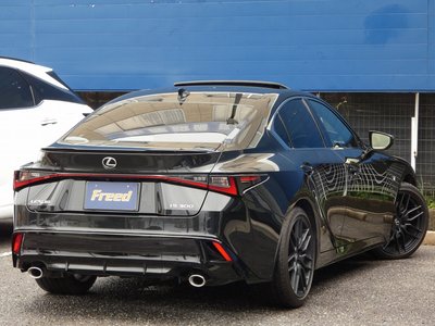 2021 Lexus IS — миниатюра 11
