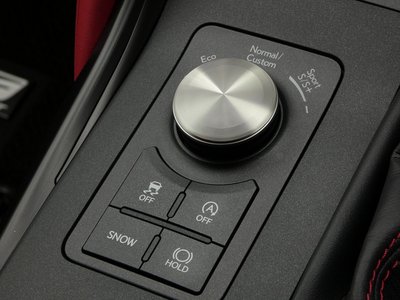 2021 Lexus IS — миниатюра 40