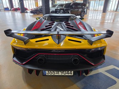 LAMBORGHINI AVENTADOR - 3
