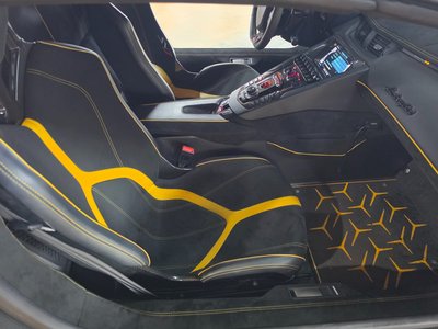 LAMBORGHINI AVENTADOR - 10