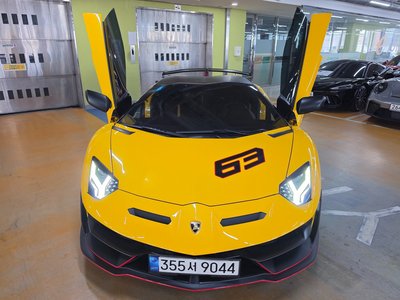 LAMBORGHINI AVENTADOR - 4