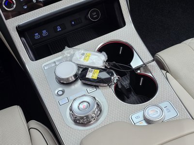 2023 Genesis GV80 photo 9