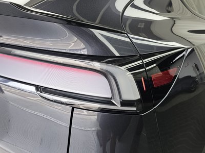 TESLA MODEL Y - 10