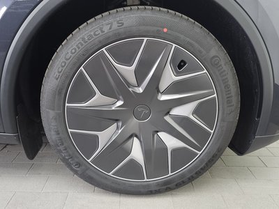TESLA MODEL Y - 8