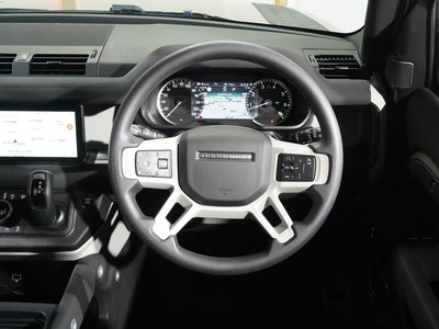 LAND ROVER DEFENDER - 7