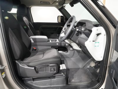 LAND ROVER DEFENDER - 10