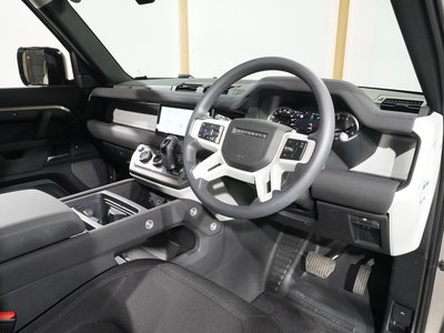 LAND ROVER DEFENDER - 8