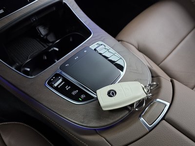 MERCEDES-BENZ E-CLASS - 9