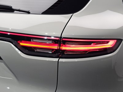 2021 Porsche CAYENNE photo 10