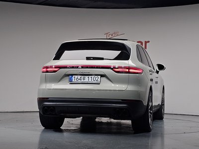 2021 Porsche CAYENNE photo 4