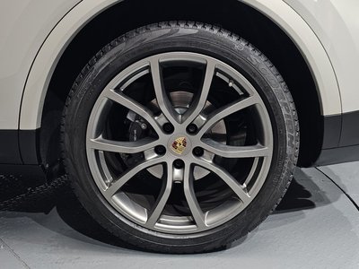 2021 Porsche CAYENNE photo 8