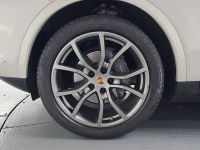 2021 Porsche CAYENNE photo 6
