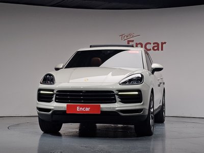 2021 Porsche CAYENNE photo 3