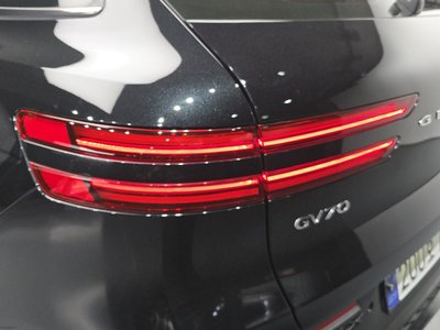 صورة 10 لـ 2023 Genesis GV70