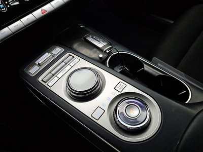 2023 Genesis GV70 thumbnail 12