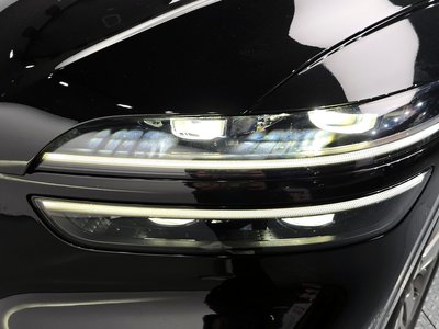 صورة 9 لـ 2023 Genesis GV70