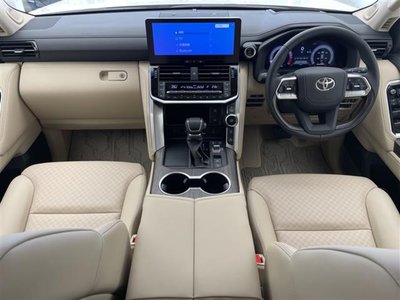 TOYOTA LAND CRUISER 300 - 7