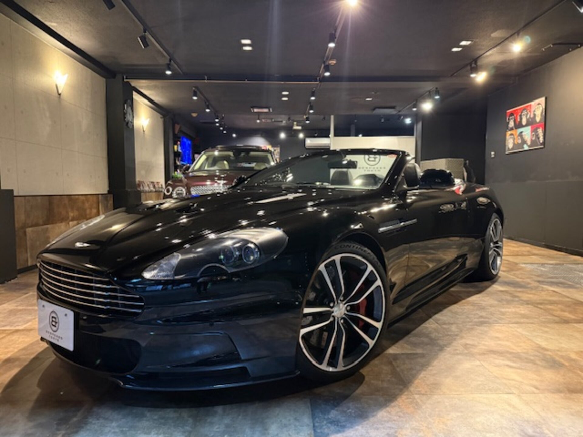 ASTON MARTIN DBS VOLANTE - View 1