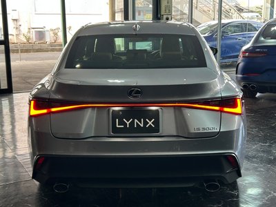 LEXUS IS - 8
