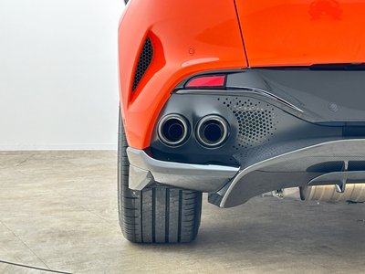 ASTON MARTIN DBX - 9