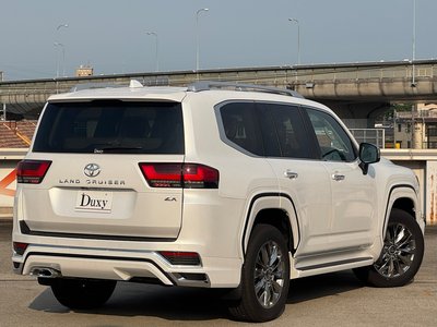 2025 Toyota LAND CRUISER 300 — миниатюра 17