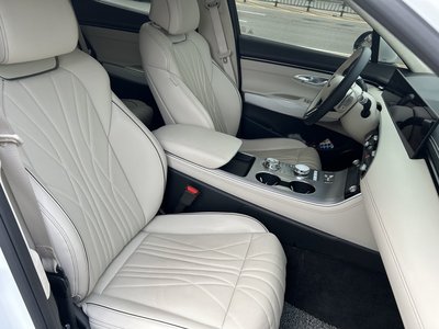 صورة 10 لـ 2025 Genesis GV70