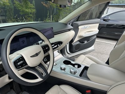 صورة 5 لـ 2025 Genesis GV70