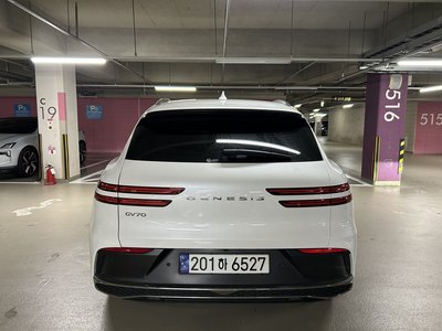صورة 3 لـ 2025 Genesis GV70