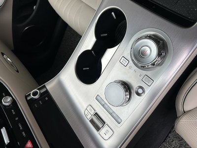 صورة 9 لـ 2025 Genesis GV70