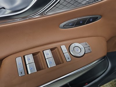 2023 Genesis GV70 — миниатюра 28