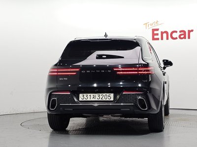 صورة 4 لـ 2023 Genesis GV70