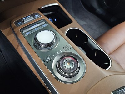 2023 Genesis GV70 — миниатюра 12