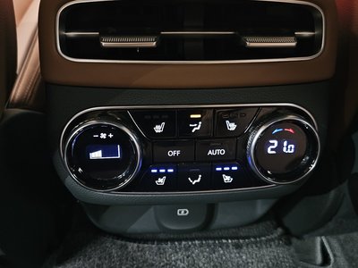 2023 Genesis GV70 — миниатюра 23