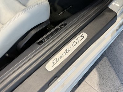 صورة 16 لـ 2025 Porsche 718