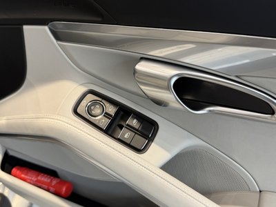 صورة 15 لـ 2025 Porsche 718