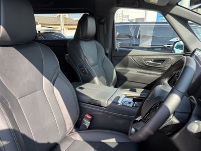 2025 Toyota ALPHARD photo 3
