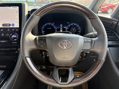2025 Toyota ALPHARD photo 9