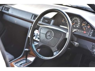 1995 Mercedes-BENZ E-CLASS — фото 3