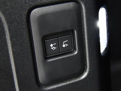 2025 LAND Rover DEFENDER 缩略图 22
