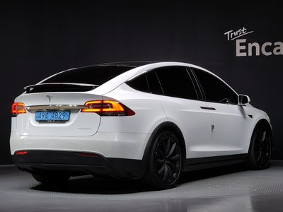 TESLA MODEL X - 4