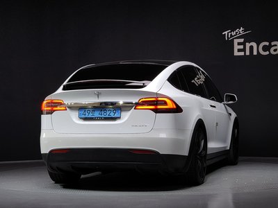 TESLA MODEL X - 3