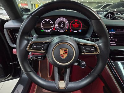 صورة 10 لـ 2024 Porsche PANAMERA