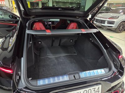 صورة 7 لـ 2024 Porsche PANAMERA