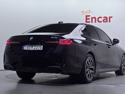 2024 BMW 5 SERIES photo 3