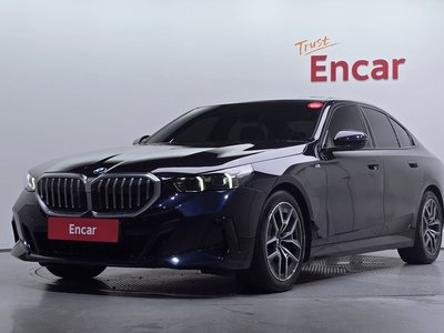 2024 BMW 5 SERIES photo 1